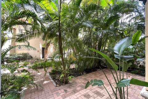 Condo in Coral Gables, Florida, 2 bedrooms  № 1656175 - photo 9