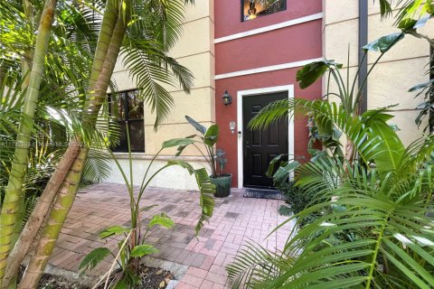 Condo in Coral Gables, Florida, 2 bedrooms  № 1656175 - photo 2