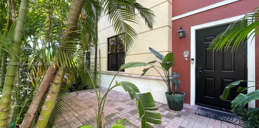 Condo in Coral Gables, Florida, 2 bedrooms № 1656175