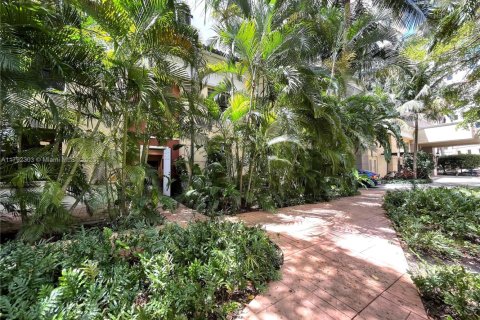 Condo in Coral Gables, Florida, 2 bedrooms  № 1656175 - photo 25