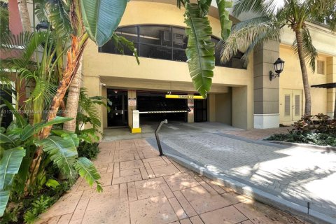 Condo in Coral Gables, Florida, 2 bedrooms  № 1656175 - photo 27