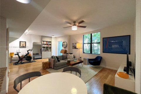 Condo in Coral Gables, Florida, 2 bedrooms  № 1656175 - photo 6
