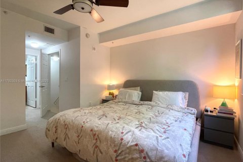 Condo in Coral Gables, Florida, 2 bedrooms  № 1656175 - photo 12