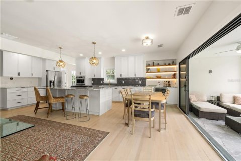 Casa en venta en Orlando, Florida, 4 dormitorios, 252.79 m2 № 2142269 - foto 19