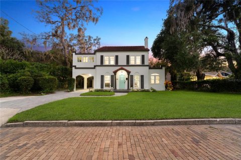 House in Orlando, Florida 4 bedrooms, 252.79 sq.m. № 2142269