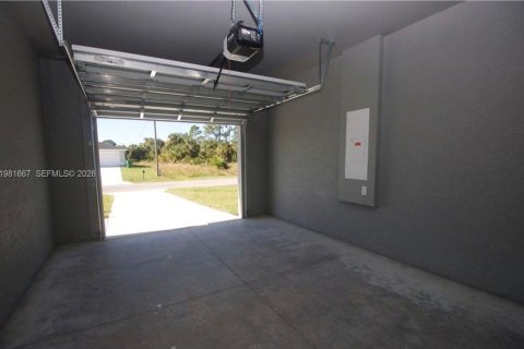 House in LaBelle, Florida 3 bedrooms, 120.03 sq.m. № 2048159 - photo 25