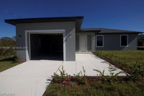 House in LaBelle, Florida 3 bedrooms, 120.03 sq.m. № 2048159 - photo 4