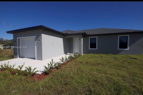 House in LaBelle, Florida 3 bedrooms, 120.03 sq.m. № 2048159 - photo 2