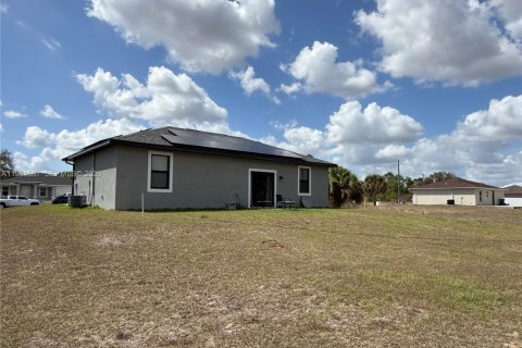 House in LaBelle, Florida 3 bedrooms, 120.03 sq.m. № 2048159 - photo 30