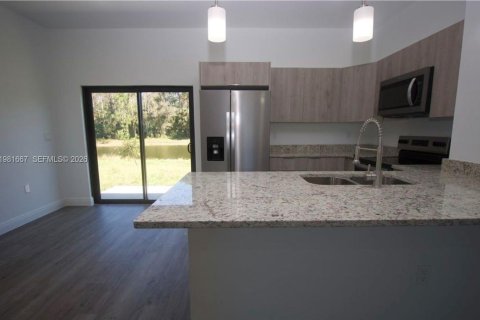 House in LaBelle, Florida 3 bedrooms, 120.03 sq.m. № 2048159 - photo 7