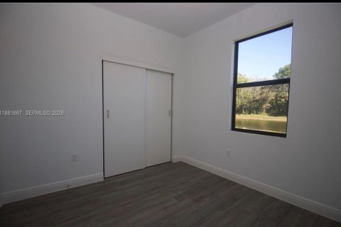 House in LaBelle, Florida 3 bedrooms, 120.03 sq.m. № 2048159 - photo 18