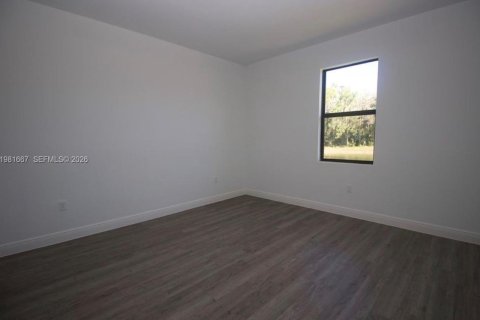 House in LaBelle, Florida 3 bedrooms, 120.03 sq.m. № 2048159 - photo 20