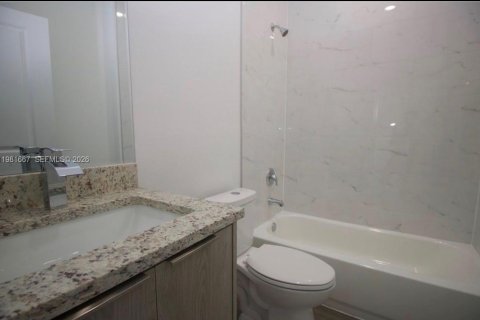 House in LaBelle, Florida 3 bedrooms, 120.03 sq.m. № 2048159 - photo 17