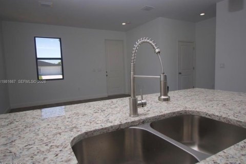 House in LaBelle, Florida 3 bedrooms, 120.03 sq.m. № 2048159 - photo 14