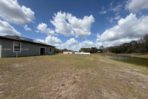 House in LaBelle, Florida 3 bedrooms, 120.03 sq.m. № 2048159 - photo 29