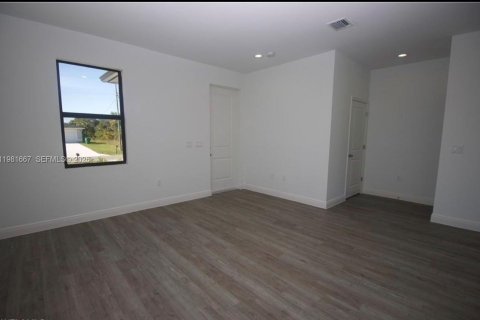 House in LaBelle, Florida 3 bedrooms, 120.03 sq.m. № 2048159 - photo 15