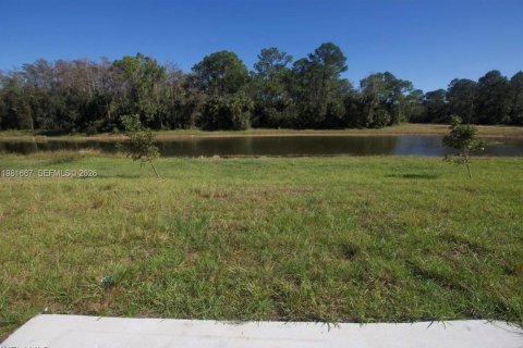 House in LaBelle, Florida 3 bedrooms, 120.03 sq.m. № 2048159 - photo 27