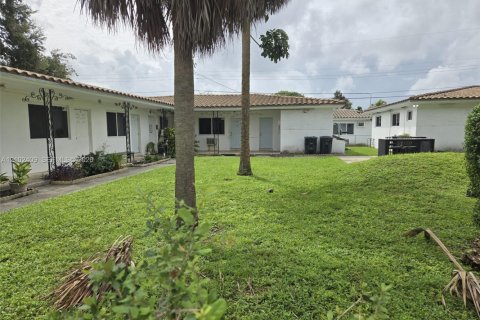 Apartment in North Miami, Florida 2 bedrooms № 2407624 - photo 9