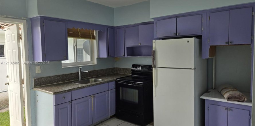 Apartment in North Miami, Florida 2 bedrooms № 2407624