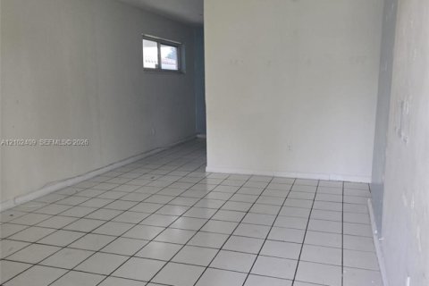 Apartment in North Miami, Florida 2 bedrooms № 2407624 - photo 4