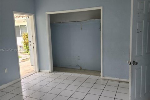 Apartment in North Miami, Florida 2 bedrooms № 2407624 - photo 6