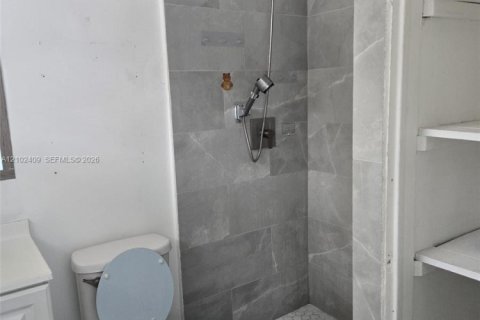 Apartment in North Miami, Florida 2 bedrooms № 2407624 - photo 8