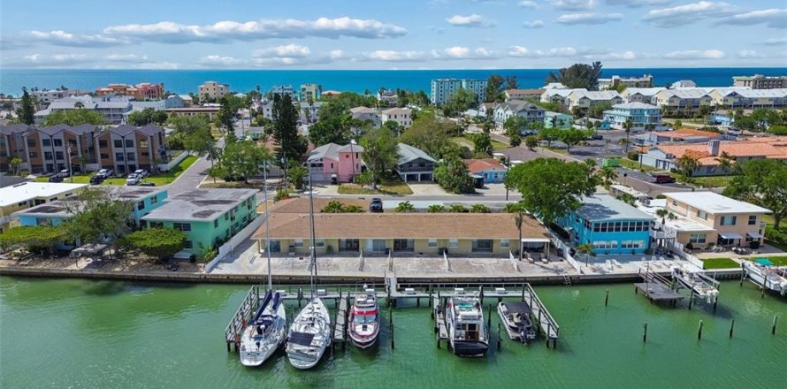 Immobilier commercial à Indian Rocks Beach, Floride 551.1 m2 № 2124368
