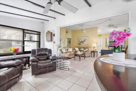 Villa ou maison à vendre à North Miami Beach, Floride: 4 chambres, 92.53 m2 № 1799250 - photo 9
