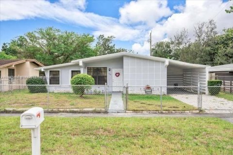 Villa ou maison à vendre à North Miami Beach, Floride: 4 chambres, 92.53 m2 № 1799250 - photo 8