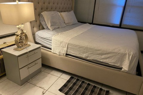 Villa ou maison à vendre à North Miami Beach, Floride: 4 chambres, 92.53 m2 № 1799250 - photo 11