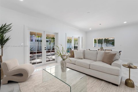 Villa ou maison à vendre à Fort Lauderdale, Floride: 4 chambres, 198.35 m2 № 1973236 - photo 3