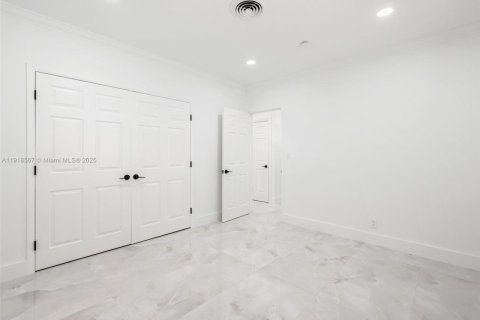 Villa ou maison à vendre à Fort Lauderdale, Floride: 4 chambres, 198.35 m2 № 1973236 - photo 11