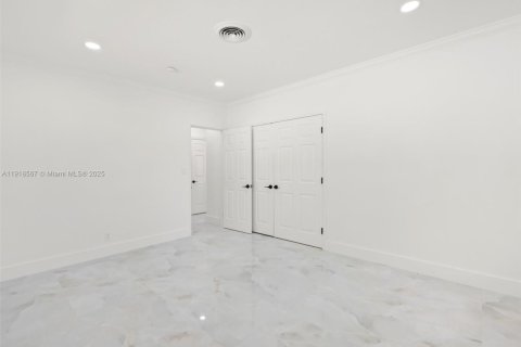 Villa ou maison à vendre à Fort Lauderdale, Floride: 4 chambres, 198.35 m2 № 1973236 - photo 14