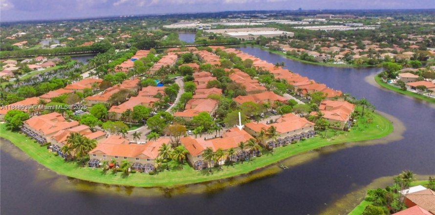Adosado en Weston, Florida 3 dormitorios, 134.06 m2 № 1921139