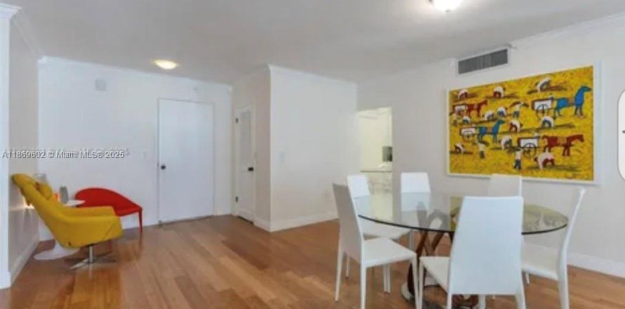 Кондоминиум с 2 спальнями в Бэл-Харбор, Флорида № 1979407