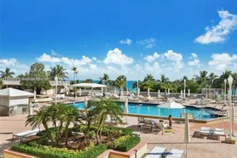 Купить кондоминиум в Бэл-Харбор, Флорида 2 спальни, 128.95м2, № 1979407 - фото 19