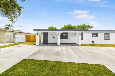 Casa en venta en Miami, Florida, 3 dormitorios, 127 m2 № 1806043 - foto 3