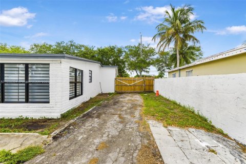 Casa en venta en Miami, Florida, 3 dormitorios, 127 m2 № 1806043 - foto 4