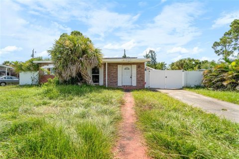 House in North Port, Florida 3 bedrooms, 79.06 sq.m. № 1870395 - photo 1