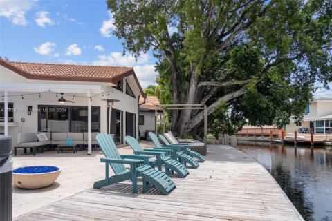 House in Oakland Park, Florida 3 bedrooms, 212.1 sq.m. № 1731789 - photo 27
