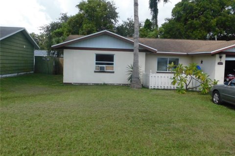 House in Holiday, Florida 3 bedrooms, 118.73 sq.m. № 1904641 - photo 1