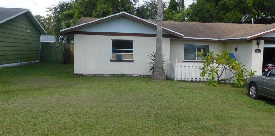 House in Holiday, Florida 3 bedrooms, 118.73 sq.m. № 1904641