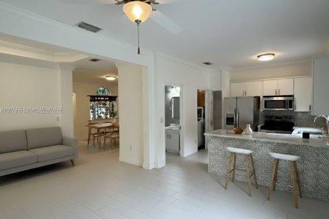 Townhouse in Miramar, Florida 3 bedrooms, 157.93 sq.m. № 1972035 - photo 4