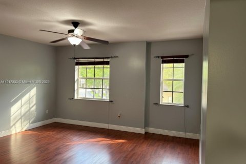 Townhouse in Miramar, Florida 3 bedrooms, 157.93 sq.m. № 1972035 - photo 6