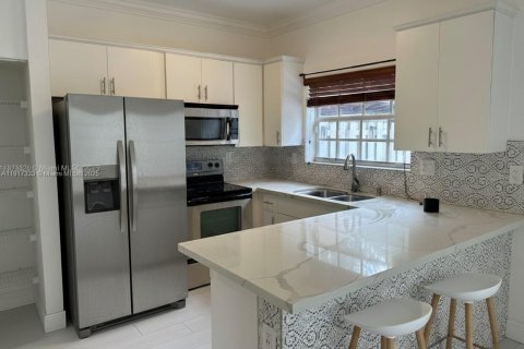 Townhouse in Miramar, Florida 3 bedrooms, 157.93 sq.m. № 1972035 - photo 5