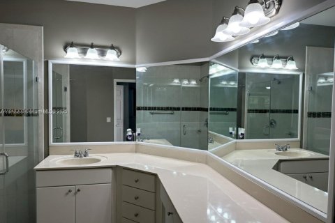 Townhouse in Miramar, Florida 3 bedrooms, 157.93 sq.m. № 1972035 - photo 7