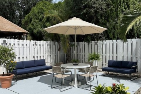 Townhouse in Miramar, Florida 3 bedrooms, 157.93 sq.m. № 1972035 - photo 8