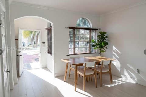 Townhouse in Miramar, Florida 3 bedrooms, 157.93 sq.m. № 1972035 - photo 1