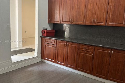 Townhouse in Miramar, Florida 3 bedrooms, 157.93 sq.m. № 1972035 - photo 10