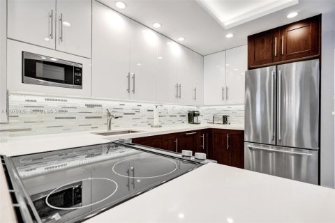 Copropriété à vendre à Hallandale Beach, Floride: 2 chambres, 97.55 m2 № 2088049 - photo 15